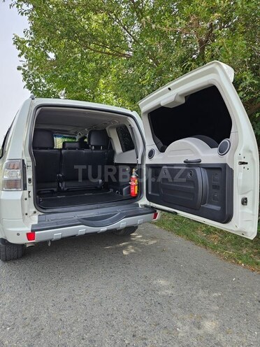 Mitsubishi Pajero 2010, 213,000 km - 3.5 l - Zaqatala