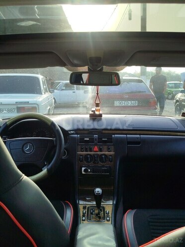Mercedes E 240 1999, 440,000 km - 2.4 l - Ağcabədi