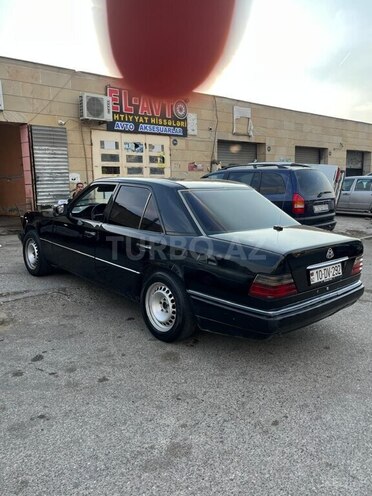 Mercedes E 220 1995, 257,563 km - 2.2 l - Sumqayıt