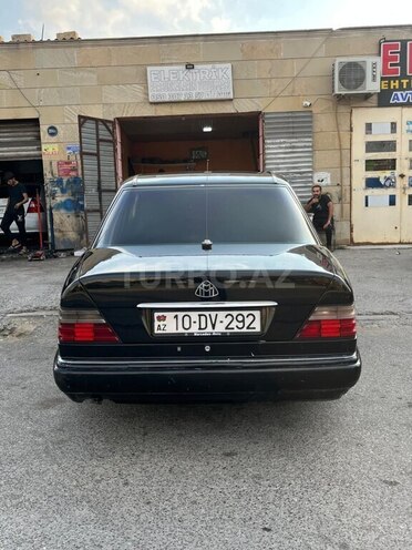 Mercedes E 220 1995, 257,563 km - 2.2 l - Sumqayıt