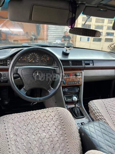 Mercedes E 220 1995, 257,563 km - 2.2 l - Sumqayıt