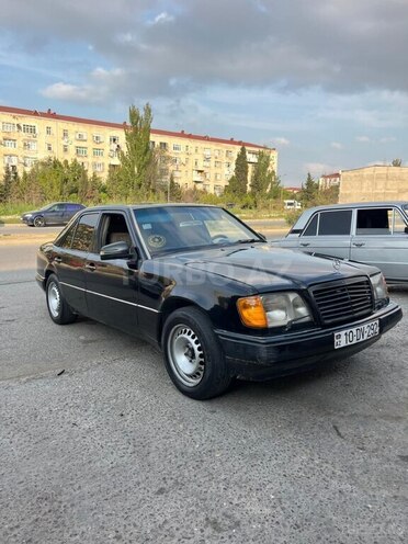 Mercedes E 220 1995, 257,563 km - 2.2 l - Sumqayıt