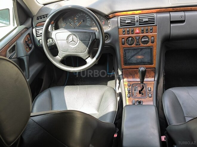 Mercedes E 240 1999, 280,000 km - 2.4 l - Bakı