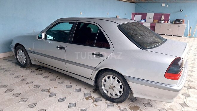 Mercedes C 180 1999, 424,000 km - 1.8 l - Qazax