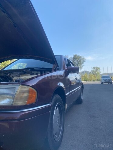 Mercedes C 200 1995, 318,000 km - 2.0 л - Qəbələ