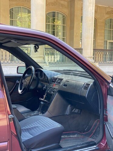 Mercedes C 200 1995, 318,000 km - 2.0 л - Qəbələ