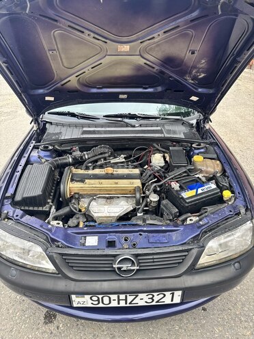 Opel Vectra 1996, 316,394 km - 1.8 l - Quba