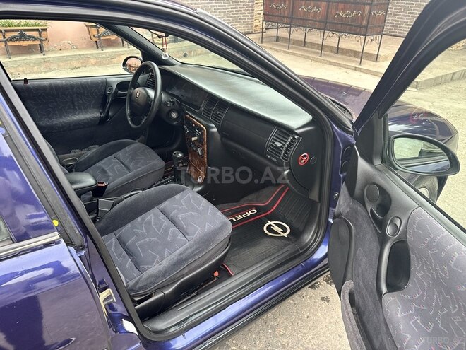 Opel Vectra 1996, 316,394 km - 1.8 l - Quba