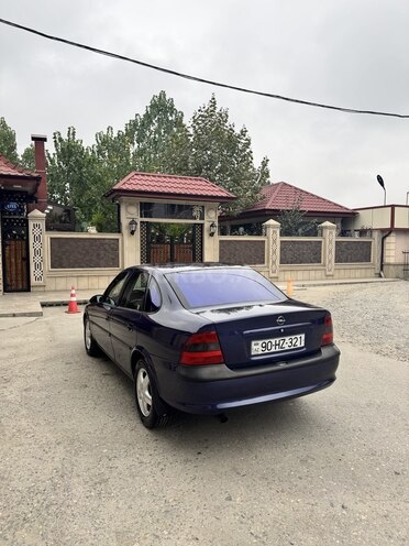 Opel Vectra 1996, 316,394 km - 1.8 l - Quba