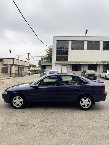 Opel Vectra 1996, 316,394 km - 1.8 l - Quba