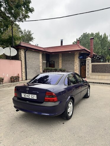 Opel Vectra 1996, 316,394 km - 1.8 l - Quba
