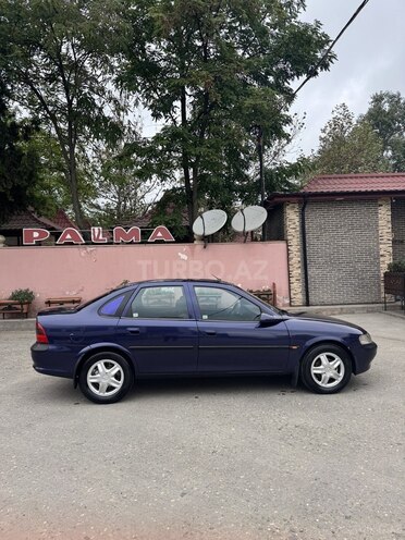 Opel Vectra 1996, 316,394 km - 1.8 l - Quba