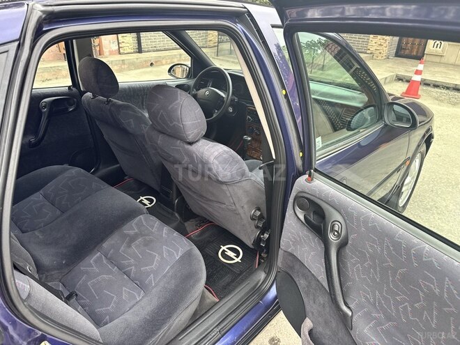 Opel Vectra 1996, 316,394 km - 1.8 l - Quba