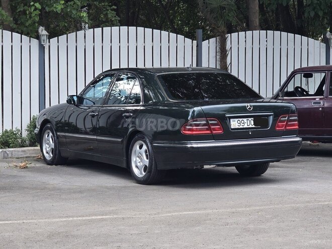 Mercedes E 270 2001, 258,600 km - 2.7 l - Bakı
