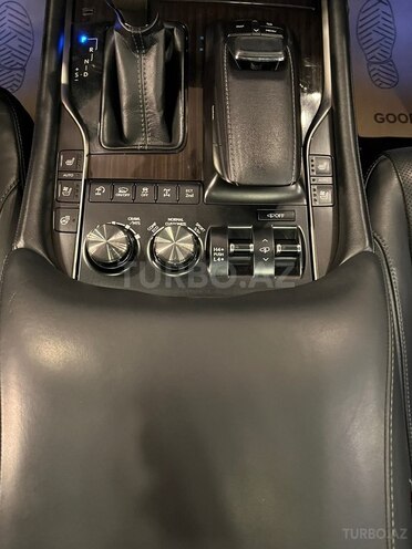 Lexus LX 570 2016, 220,000 km - 5.7 л - Bakı