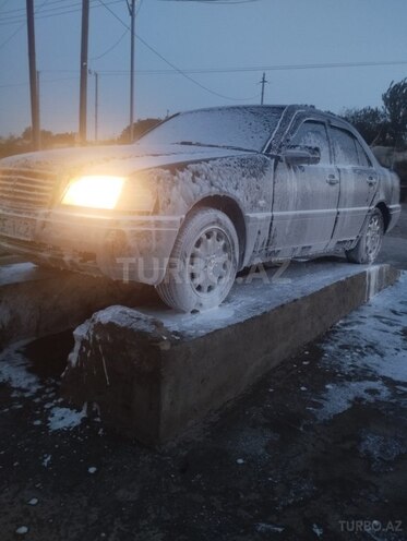 Mercedes C 250 1995, 597,190 km - 2.5 l - Salyan