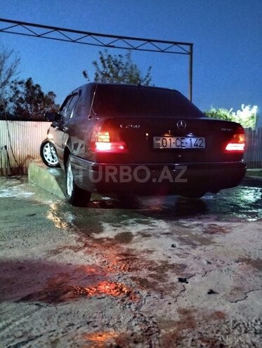 Mercedes C 250 1995, 597,190 km - 2.5 l - Salyan
