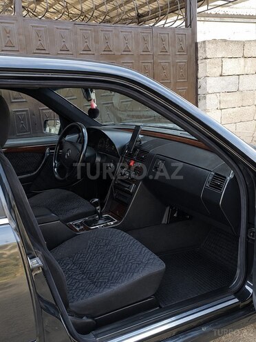 Mercedes C 250 1995, 597,190 km - 2.5 l - Salyan