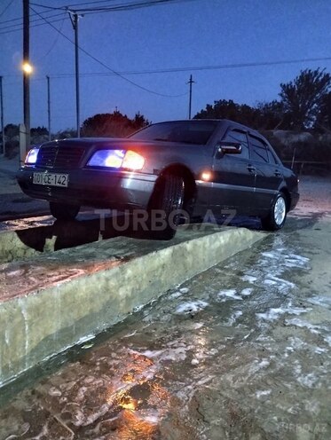 Mercedes C 250 1995, 597,190 km - 2.5 l - Salyan