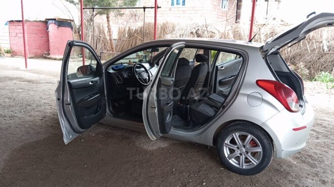 Hyundai i20 2013, 190,000 km - 1.1 l - Saatlı