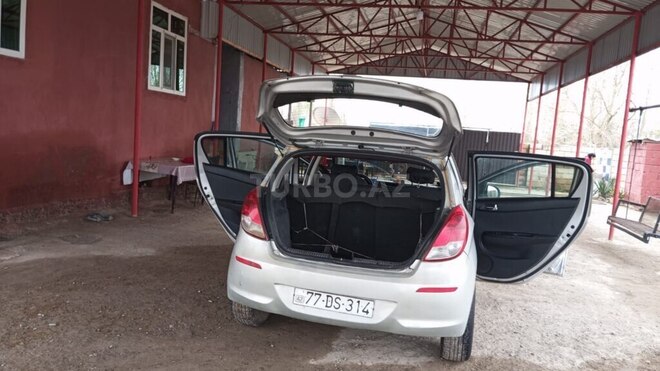 Hyundai i20 2013, 190,000 km - 1.1 l - Saatlı