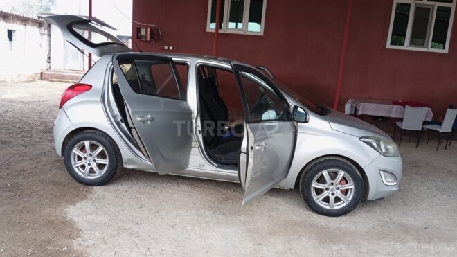 Hyundai i20 2013, 190,000 km - 1.1 l - Saatlı