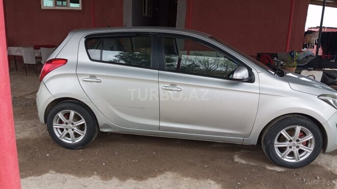 Hyundai i20 2013, 190,000 km - 1.1 l - Saatlı
