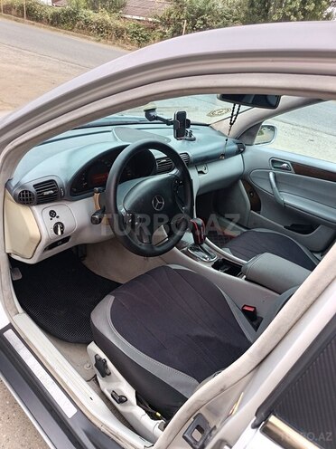 Mercedes C 240 2002, 350,000 km - 2.6 l - Quba