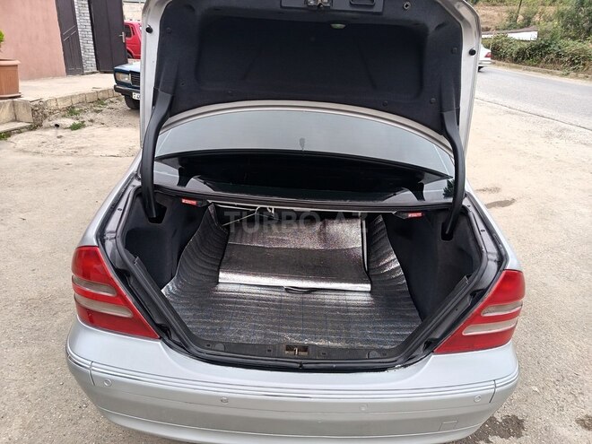 Mercedes C 240 2002, 350,000 km - 2.6 l - Quba
