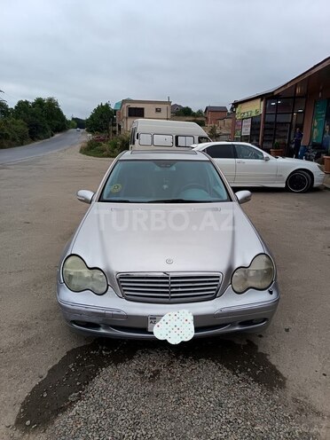 Mercedes C 240 2002, 350,000 km - 2.6 l - Quba