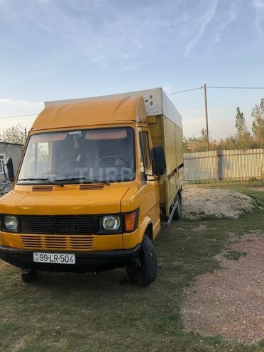 Mercedes Atego 818 1988, 200,000 km - 2.3 l - Salyan