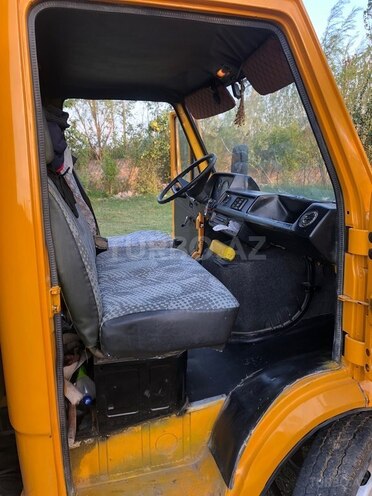 Mercedes Atego 818 1988, 200,000 km - 2.3 l - Salyan