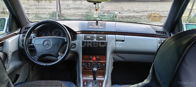 Mercedes E 200 1996, 322,455 km - 2.0 л - Bərdə
