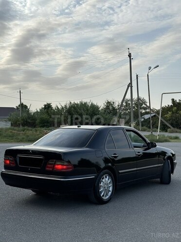 Mercedes E 270 2001, 285,000 km - 2.7 l - Yevlax