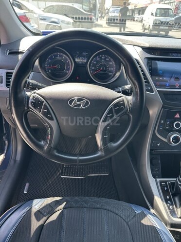Hyundai Elantra 2015, 180,000 km - 1.8 л - Bakı