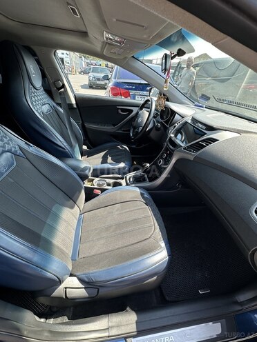 Hyundai Elantra 2015, 180,000 km - 1.8 л - Bakı