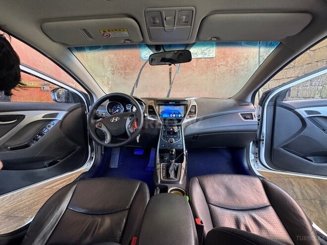 Hyundai Avante 2015, 200,000 km - 1.6 л - Bakı