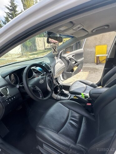 Hyundai Avante 2015, 200,000 km - 1.6 л - Bakı