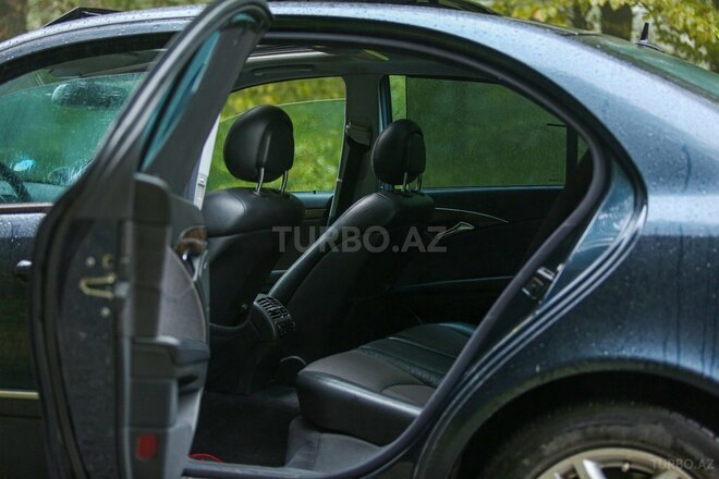 Mercedes E 240 2004, 179,400 km - 2.6 l - Quba