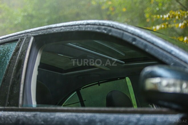 Mercedes E 240 2004, 179,400 km - 2.6 l - Quba