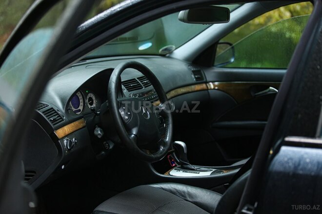 Mercedes E 240 2004, 179,400 km - 2.6 l - Quba
