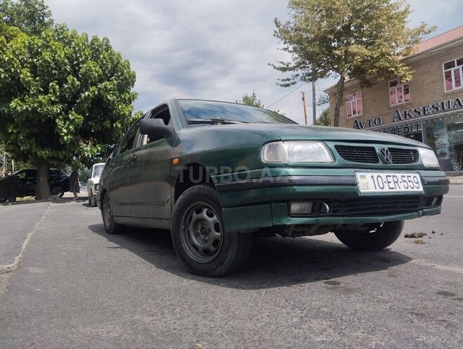 Volkswagen Polo 1995, 421,656 km - 1.6 l - Balakən