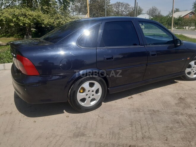 Opel Vectra 1999, 426,636 km - 1.8 l - Qazax