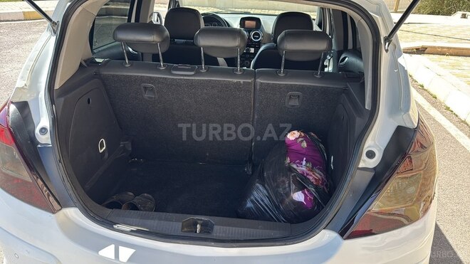 Opel Corsa 2014, 250,000 km - 1.4 l - Naxçıvan