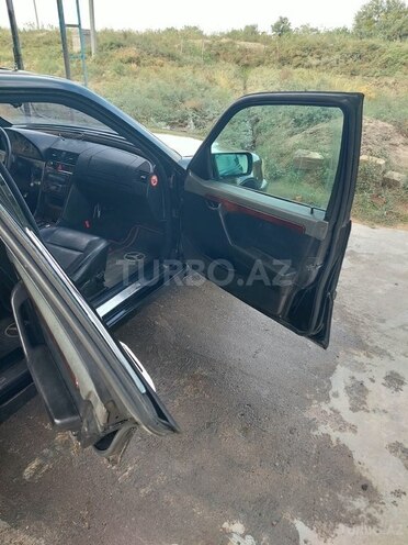 Mercedes C 220 1995, 291,000 km - 2.2 l - İmişli