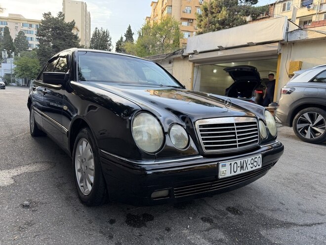 Mercedes E 240 1999, 399,000 km - 2.4 l - Bakı