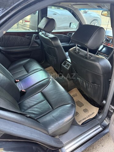 Mercedes E 240 1999, 399,000 km - 2.4 l - Bakı