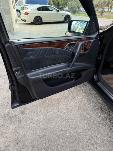 Mercedes E 240 1999, 399,000 km - 2.4 l - Bakı