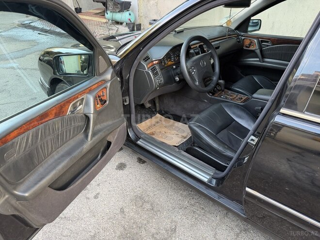 Mercedes E 240 1999, 399,000 km - 2.4 l - Bakı