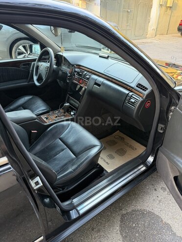 Mercedes E 240 1999, 399,000 km - 2.4 l - Bakı
